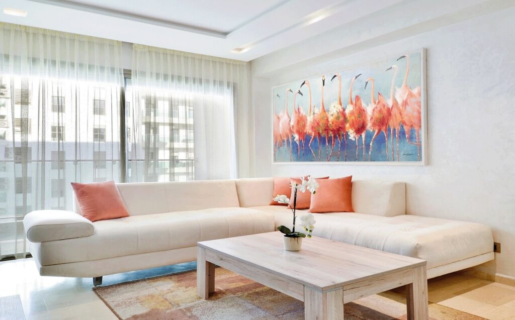 woon scène met acryl schilderij tango twist van flamingo's