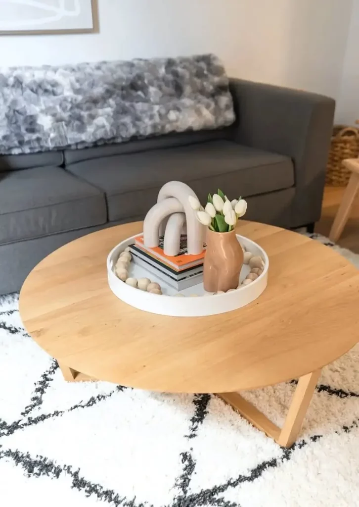 design salontafel met planten en boeken