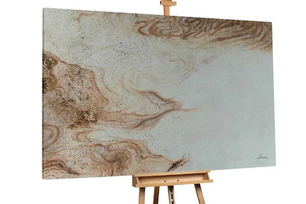 Een abstract schilderij met een kleurencombinatie van bruin en vuilwit