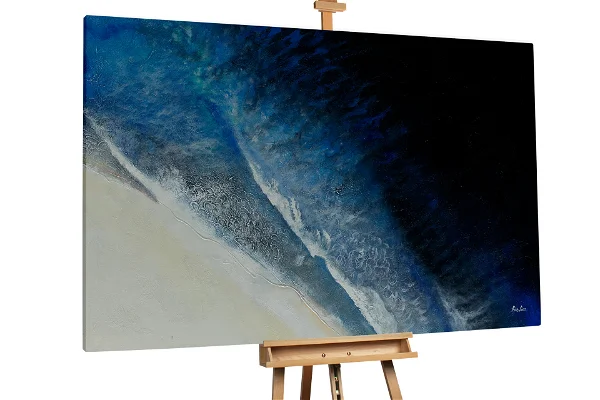 Een schilderij met een kleur blauw, donkerblauw en wit