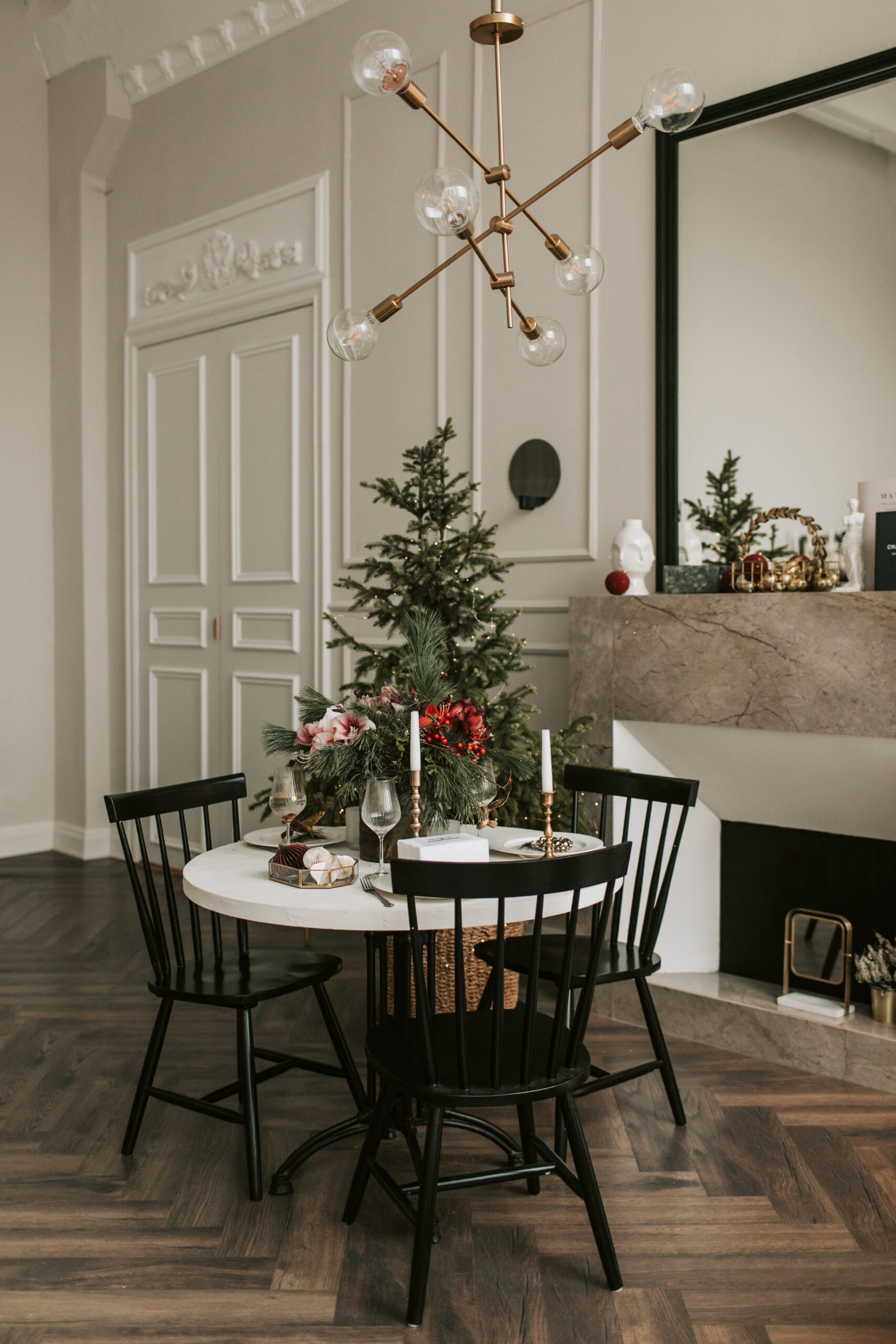 Light accents in the living room at Christmas time
